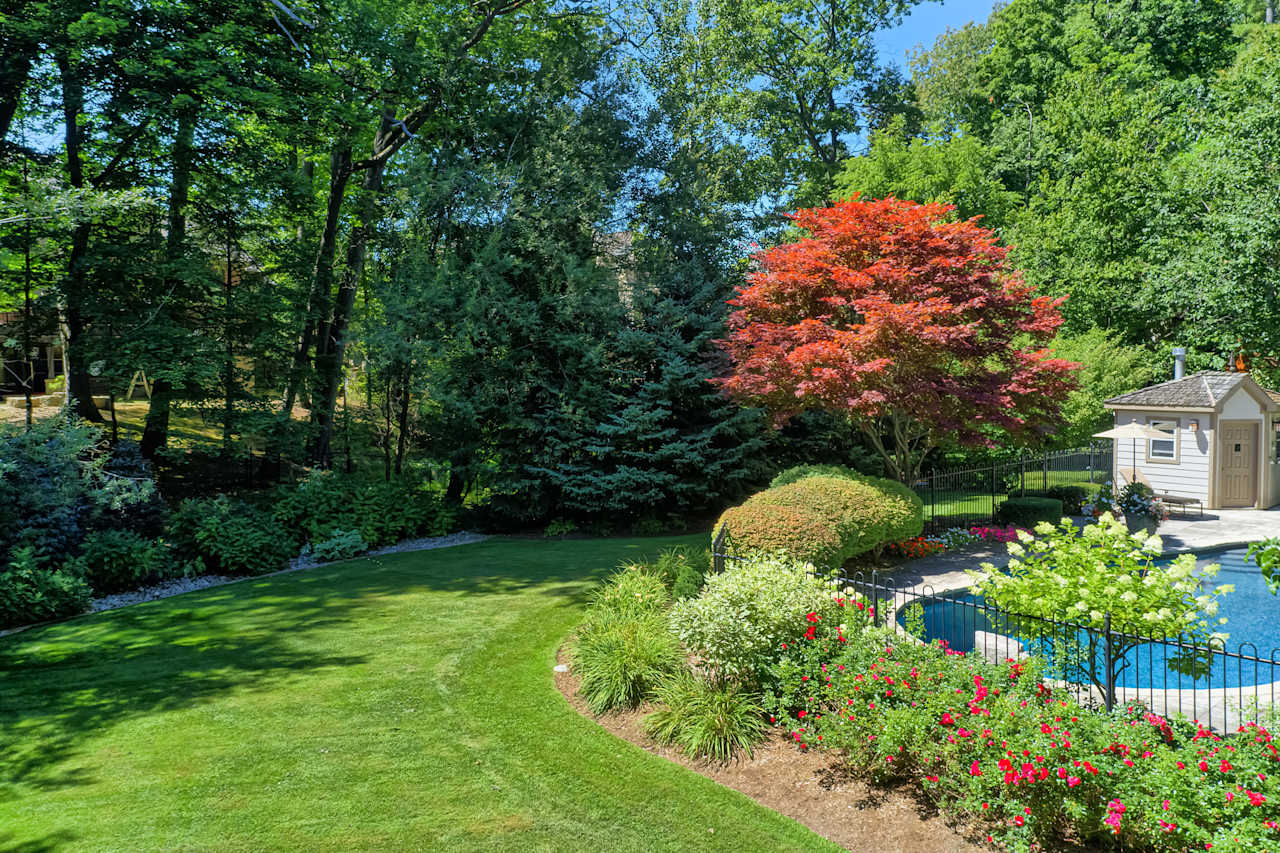 38 Holyrood Avenue Oakville, ON L6K 2V3 Goodale Miller Team