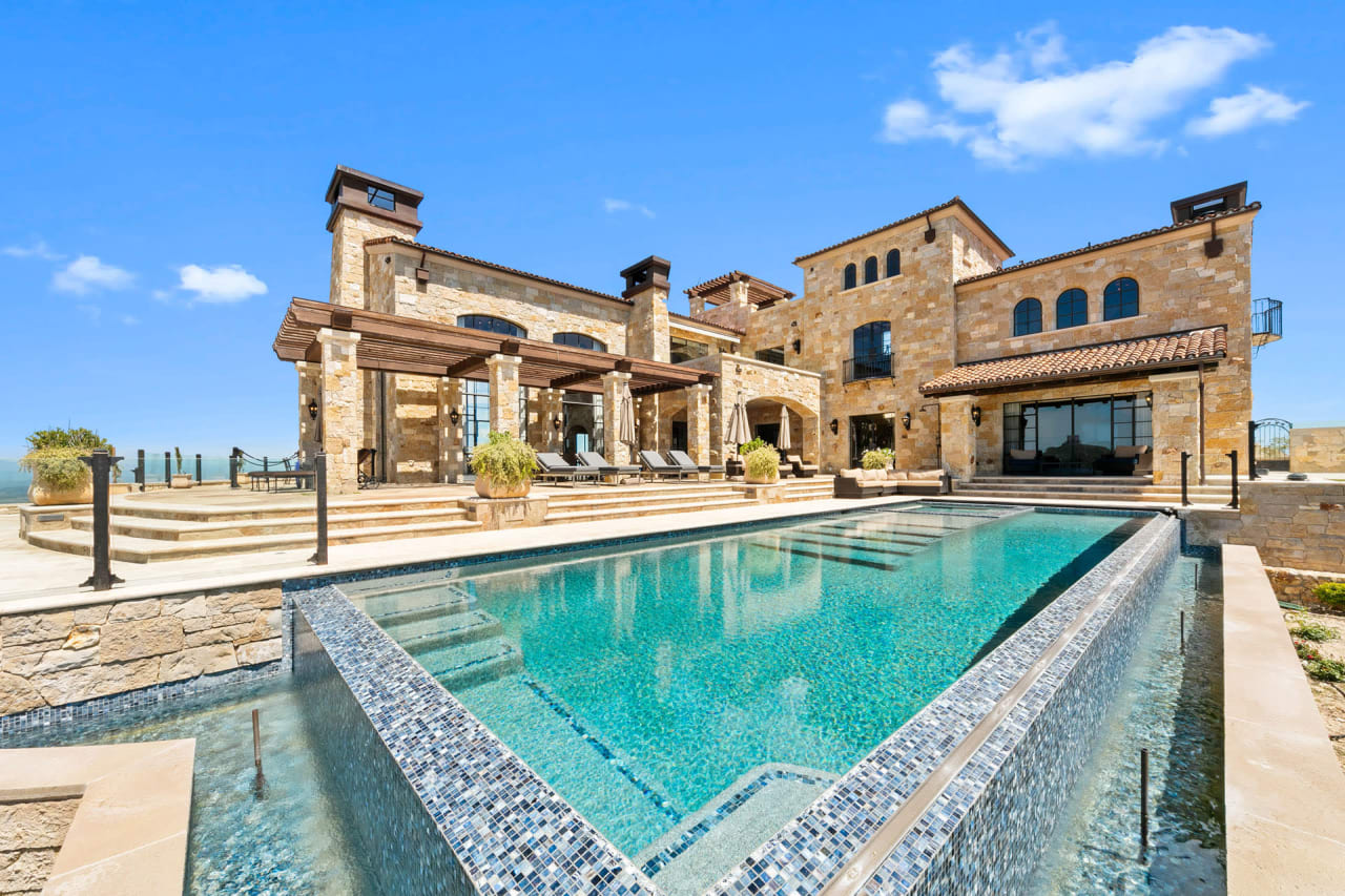 Malibu Real Estate 340 N Kanan Rd. Malibu CA 90265