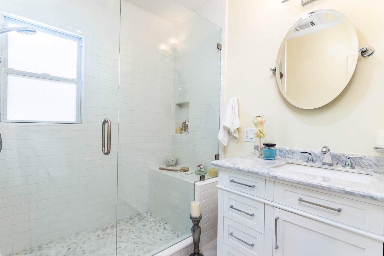 3430 MONTROSE Avenue