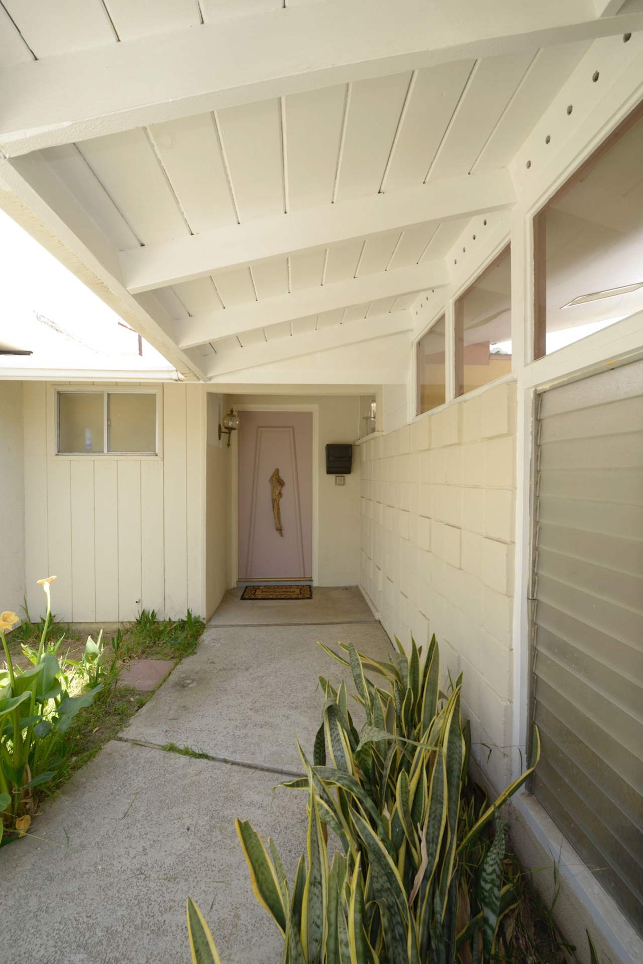 8768 QUAKERTOWN Avenue