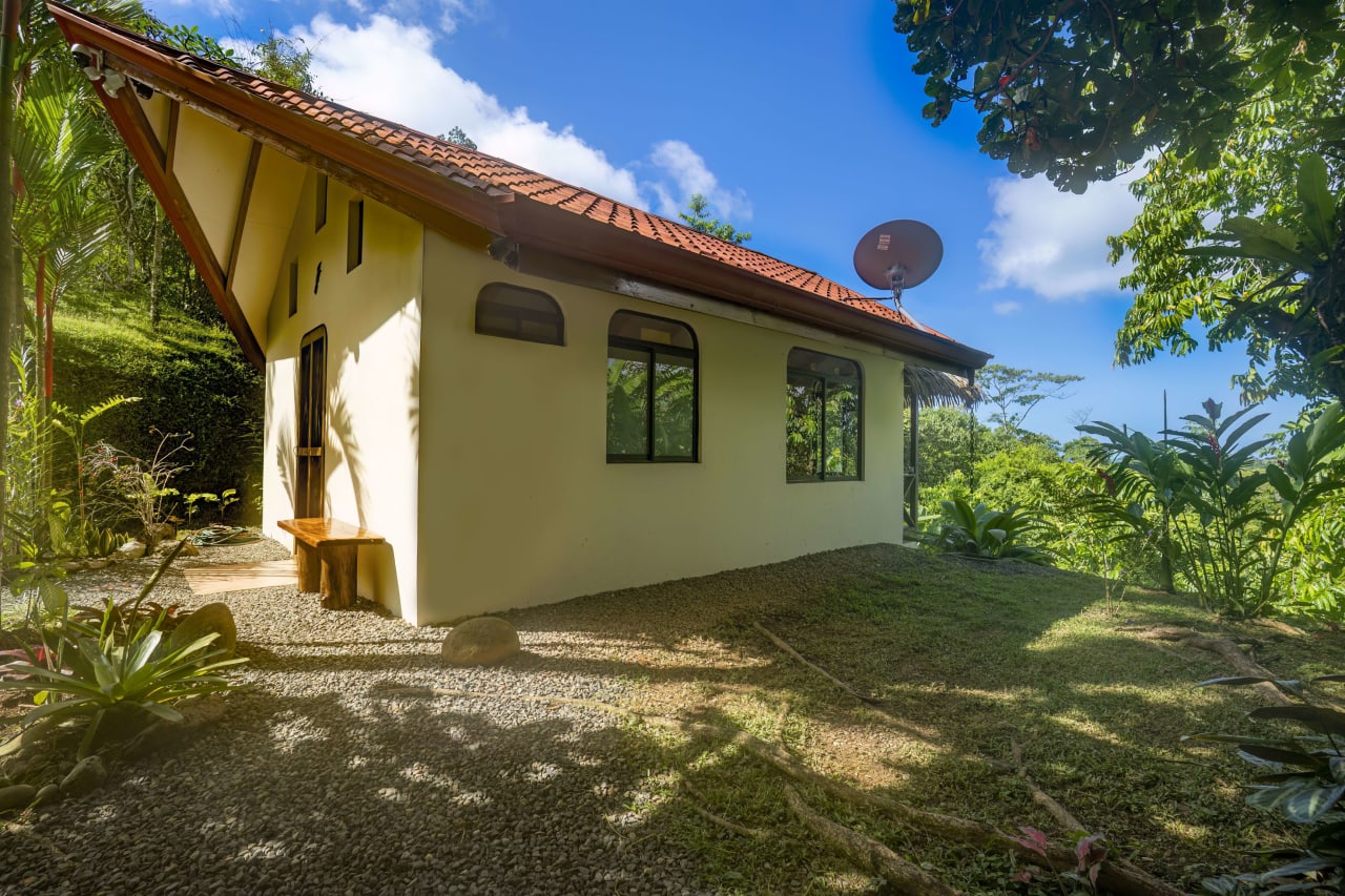 Cozy Sunset Ocean-View Bungalow On 3.5 Acres Of Jungle With Creeks, & Abundant Wildlife In Tres Rios Costa Rica