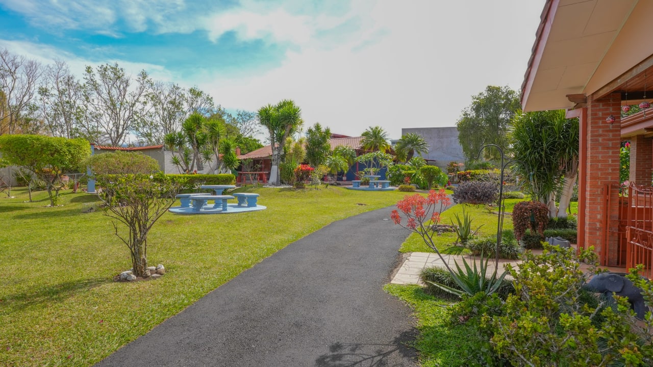 Los Olivos | Beautiful Property with Multiple Cabins and Studios for Sale in Heredia