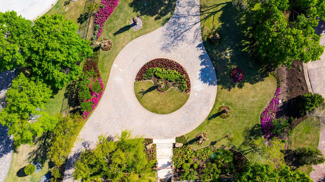 Gated Estate in Seven Oaks