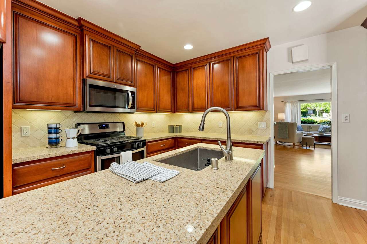 2382 Loma Vista Street