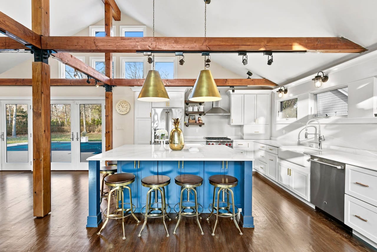 3 North Quarter Road Westhampton, NY 11977 4 Beds