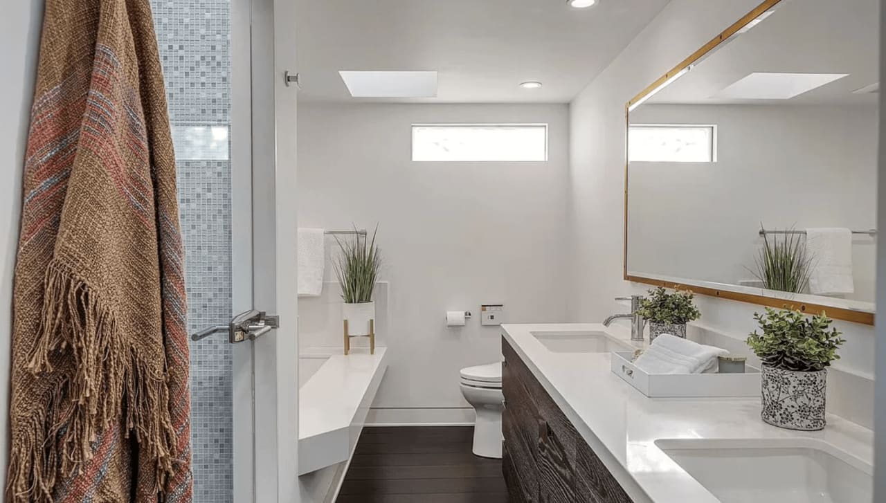 Custom home perched on the cliffs of Santa Monica Canyon 49 Mabery Rd