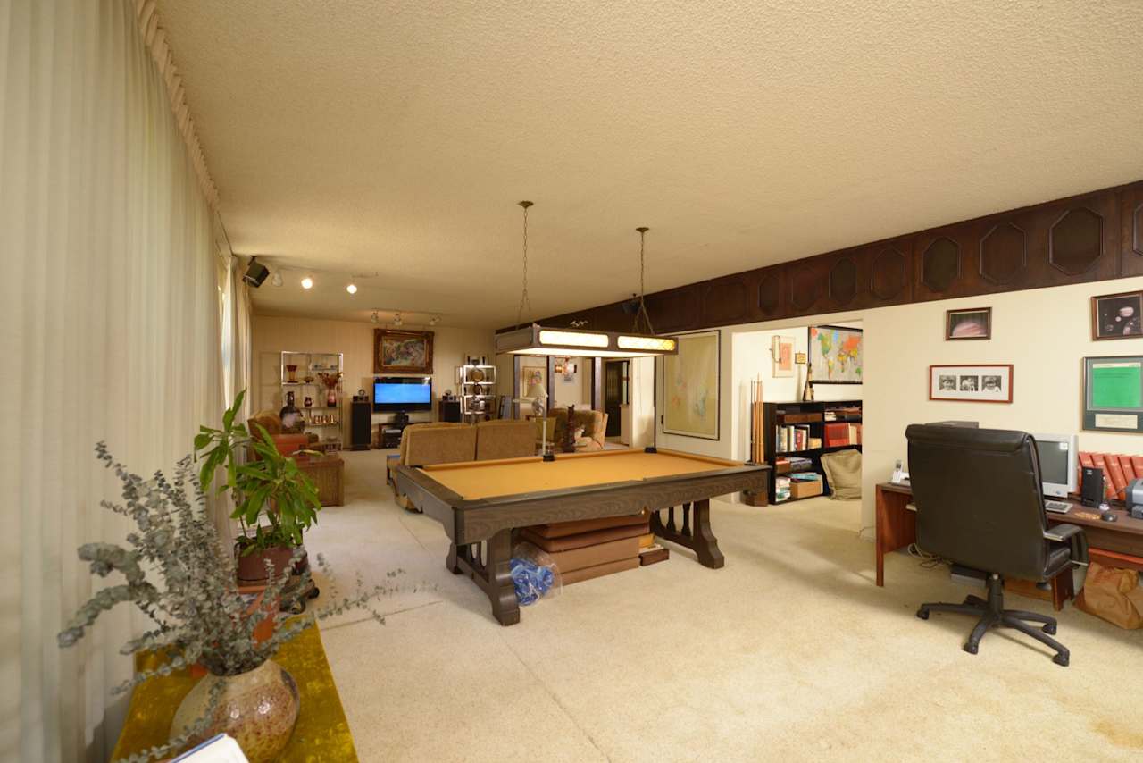 8768 QUAKERTOWN Avenue