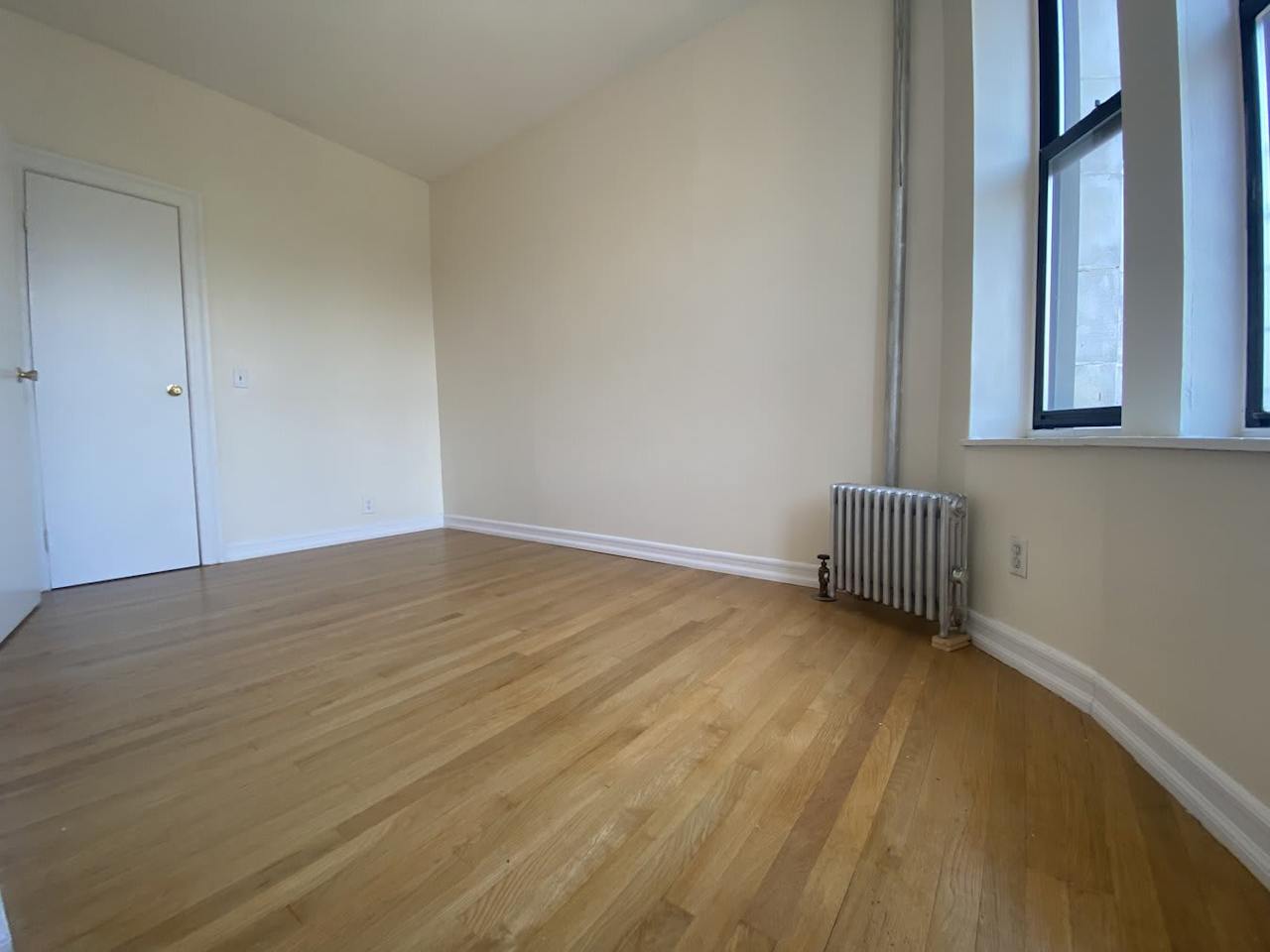 STREET Nicholas AVENUE