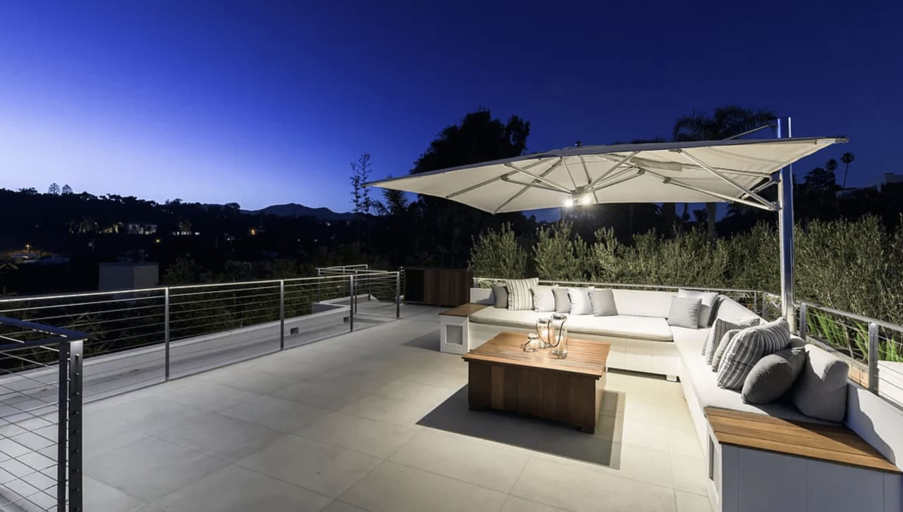 Custom home perched on the cliffs of Santa Monica Canyon 49 Mabery Rd