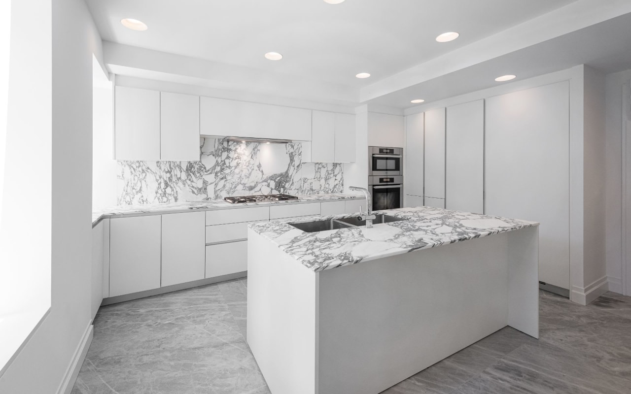 737 PARK Avenue Unit: 12E