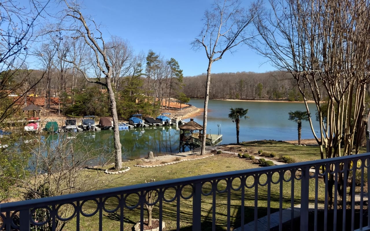 Exploring the World of Luxury Real Estate Auctions in Lake Norman