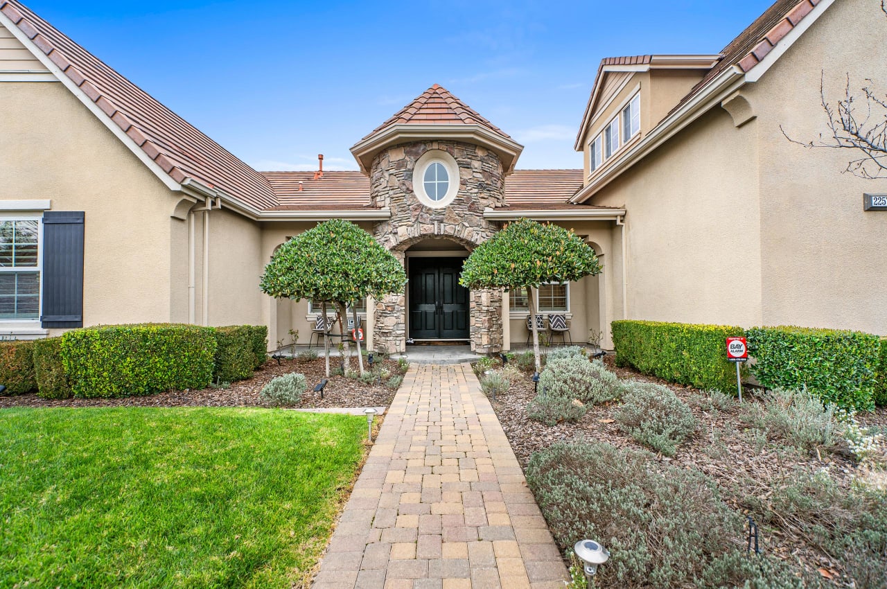 2257 Vineyard Heights Lane