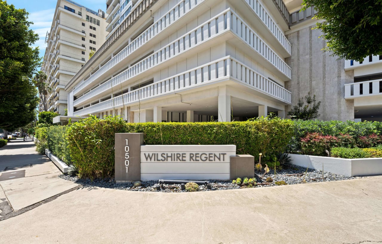 Wilshire Regent #2202