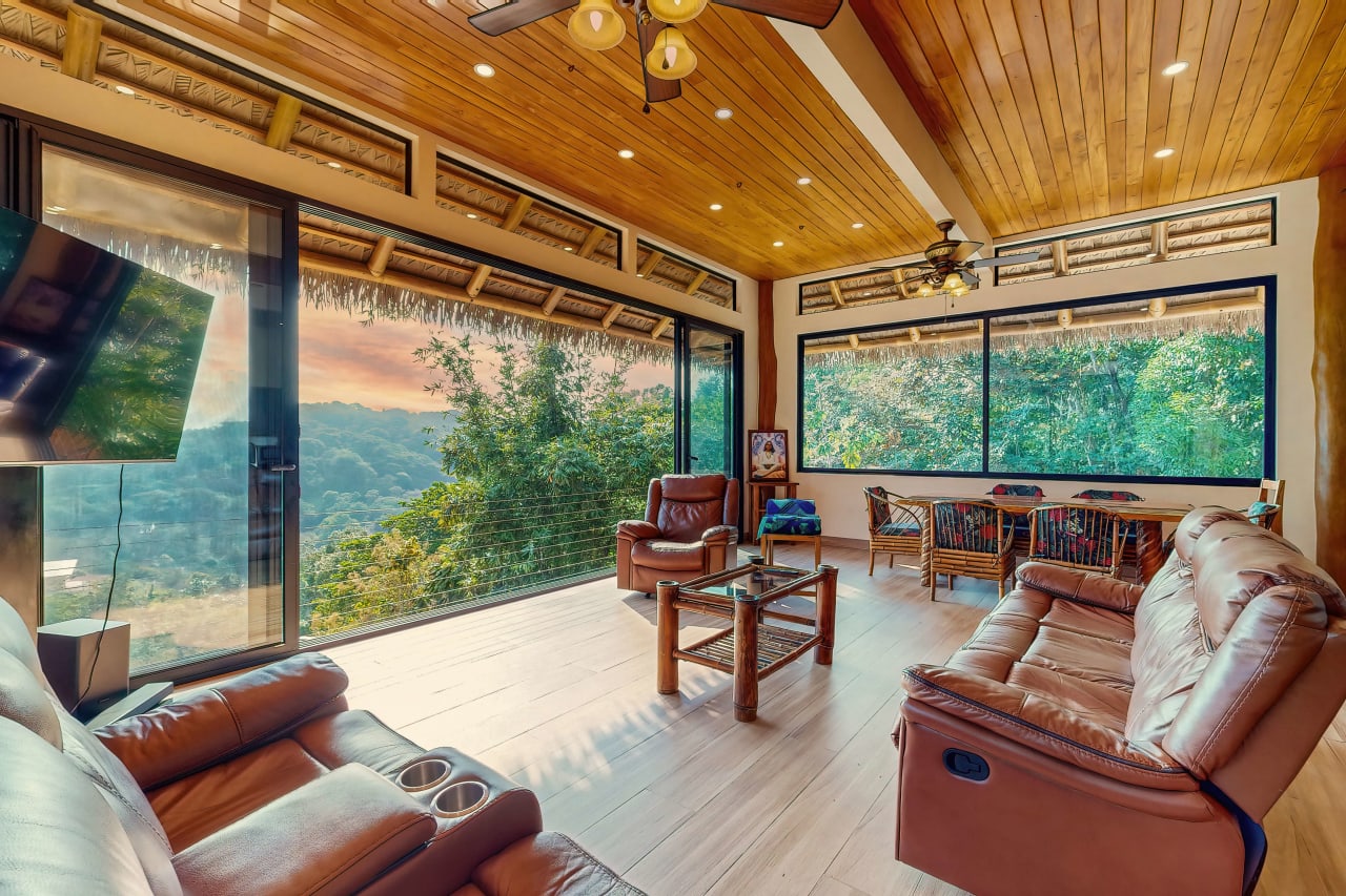 Villa Flor de La Vida, a Luxury 4 Bedroom Ocean View Home in Dominical!