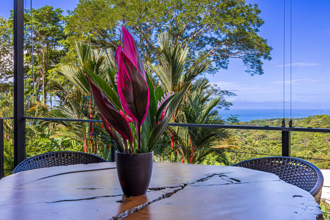 Villa Sana Vida, 4 Bedroom Home with Sunset Views and Rental History!