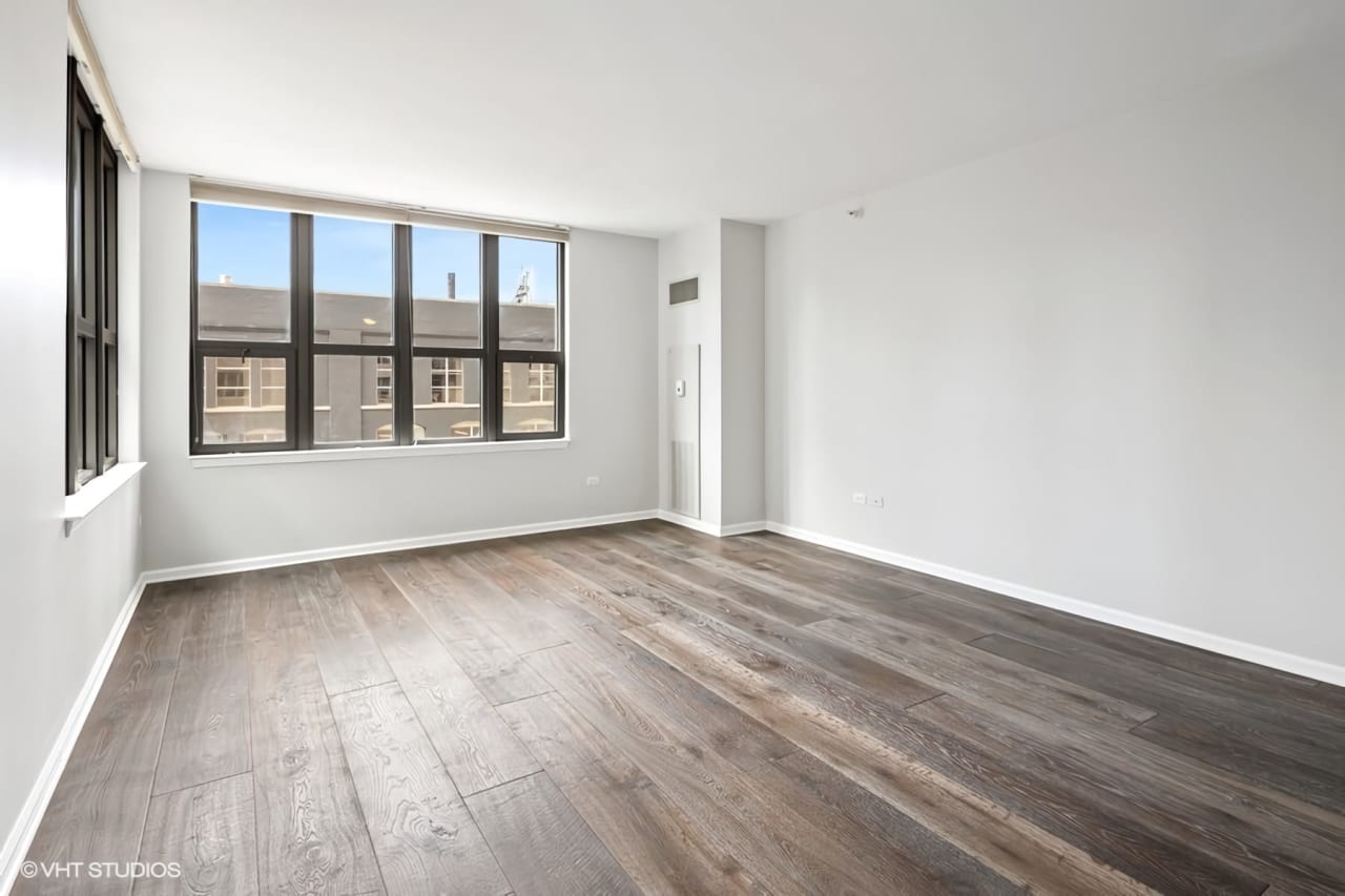 Huge West Loop 1 Bedroom