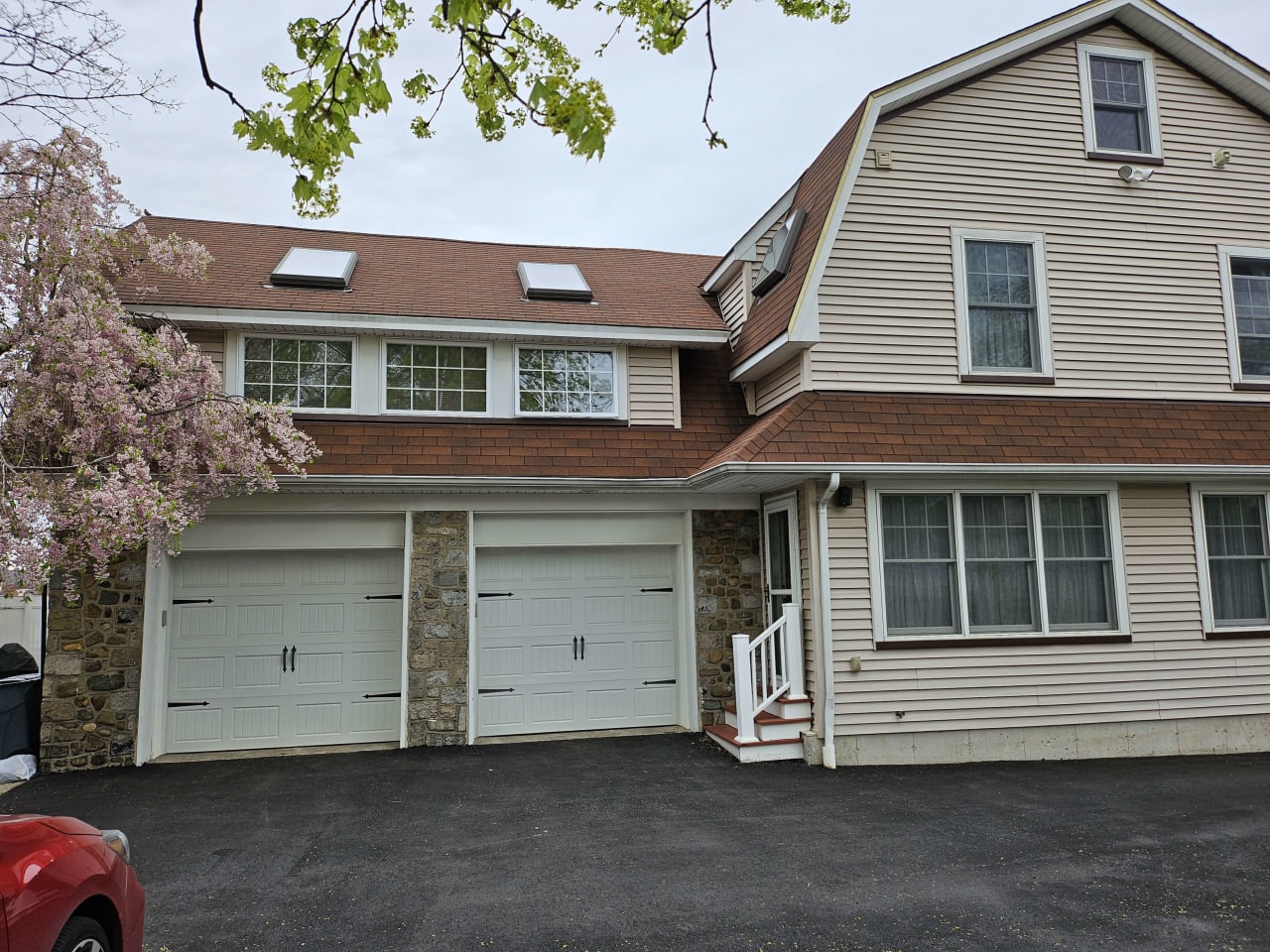 BEAUTIFUL NORTH SHORE COLONIAL