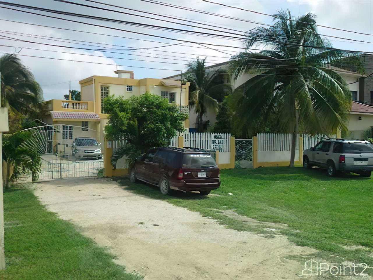 Corozal Gem - 2300 sq ft, 2 story, 4 bed, 4 bath single-family home 