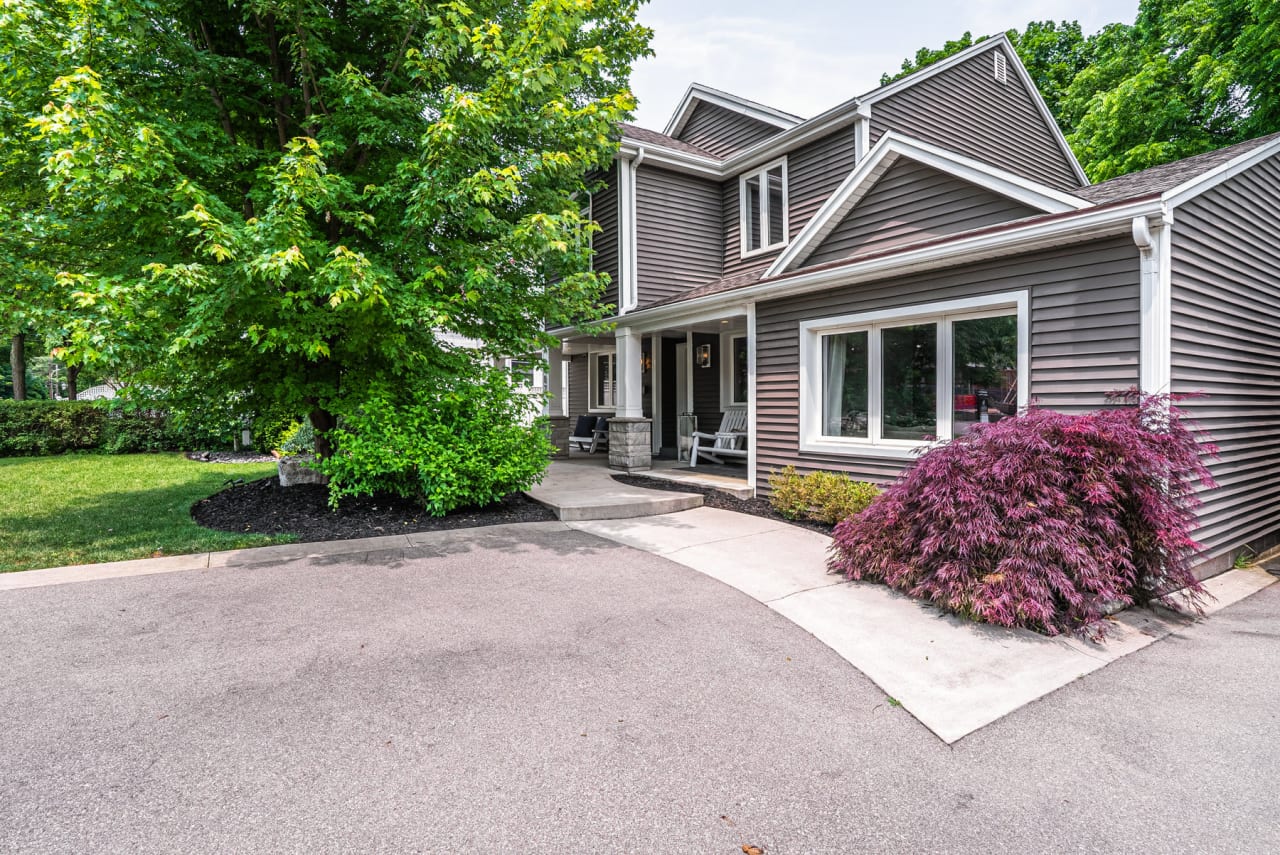 887 Forest Glen Avenue, Burlington