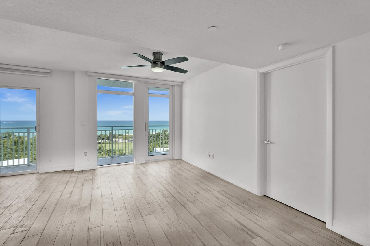 7600 Collins Ave Unit: 910