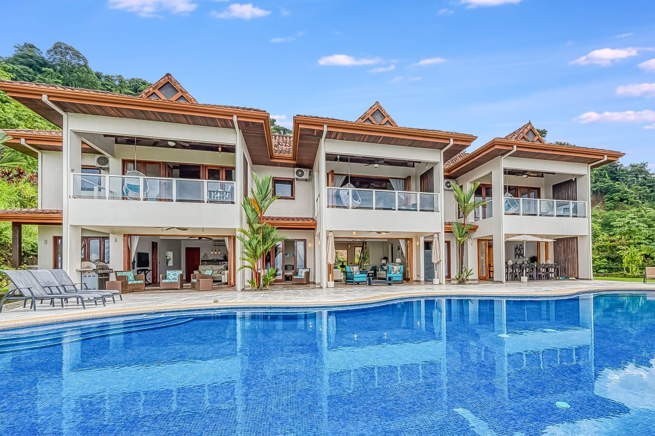 Endless Ocean Views, Resort Size Pool, with Mother-in-Law Suite in Ojochal