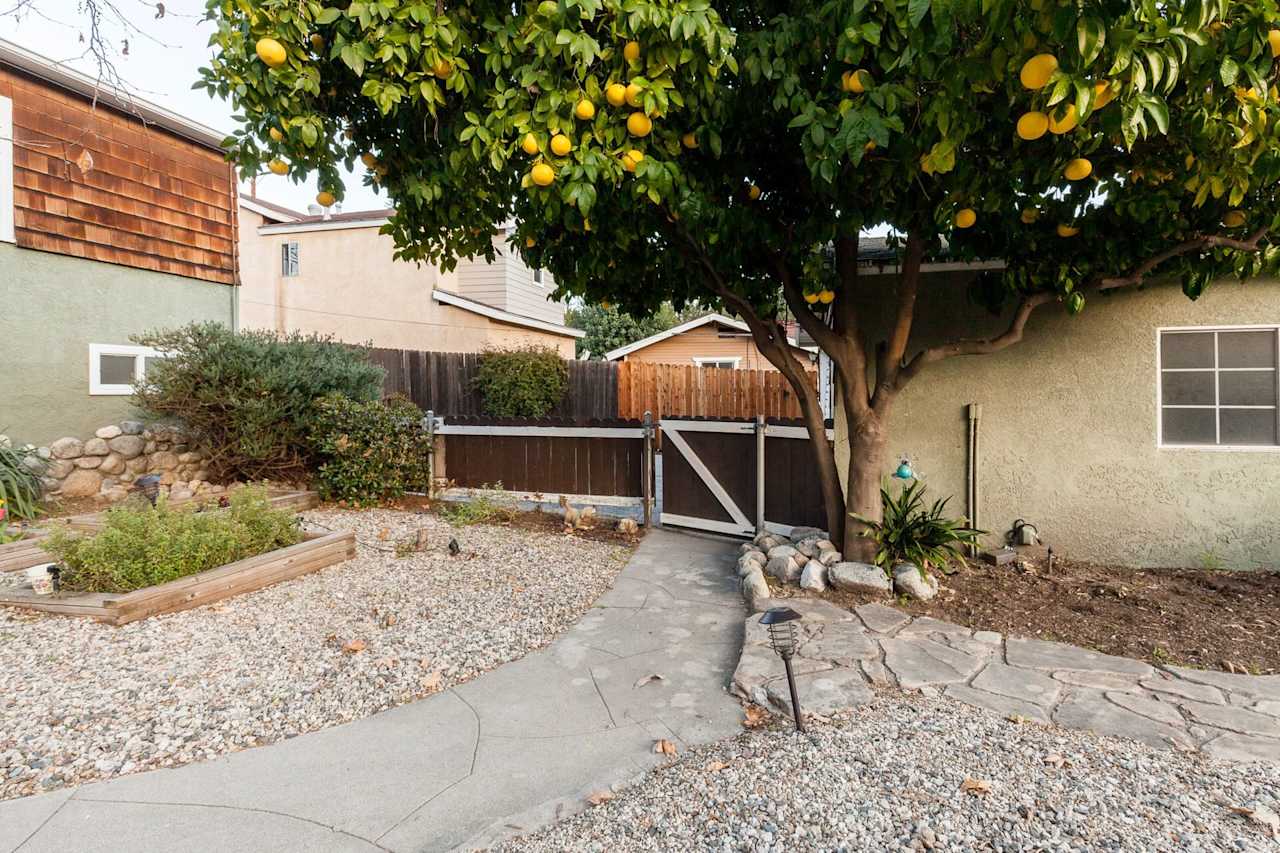 3430 MONTROSE Avenue