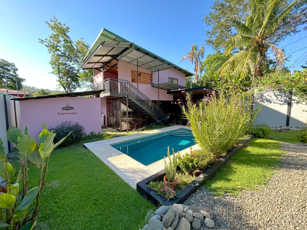 Bernie's Hideaway, 3 Bedroom Home with Pool Close to the Uvita Watrfall!