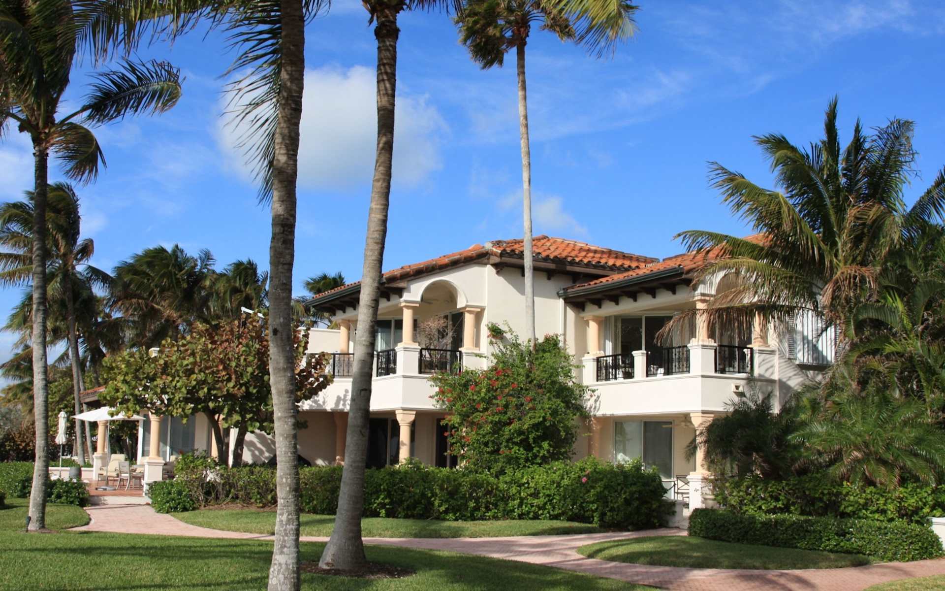 Naples Real Estate Agents & Realtors Think Naples