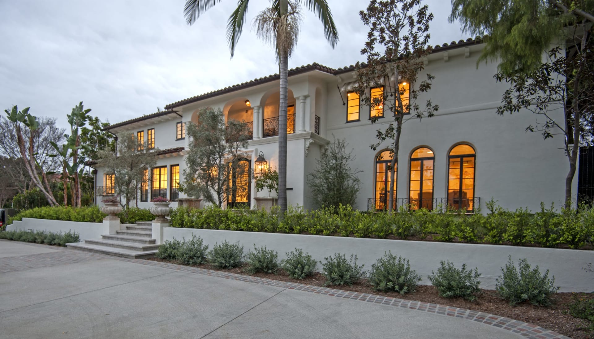 Beverly Hills Luxury Real Estate Agent Rochelle Maize