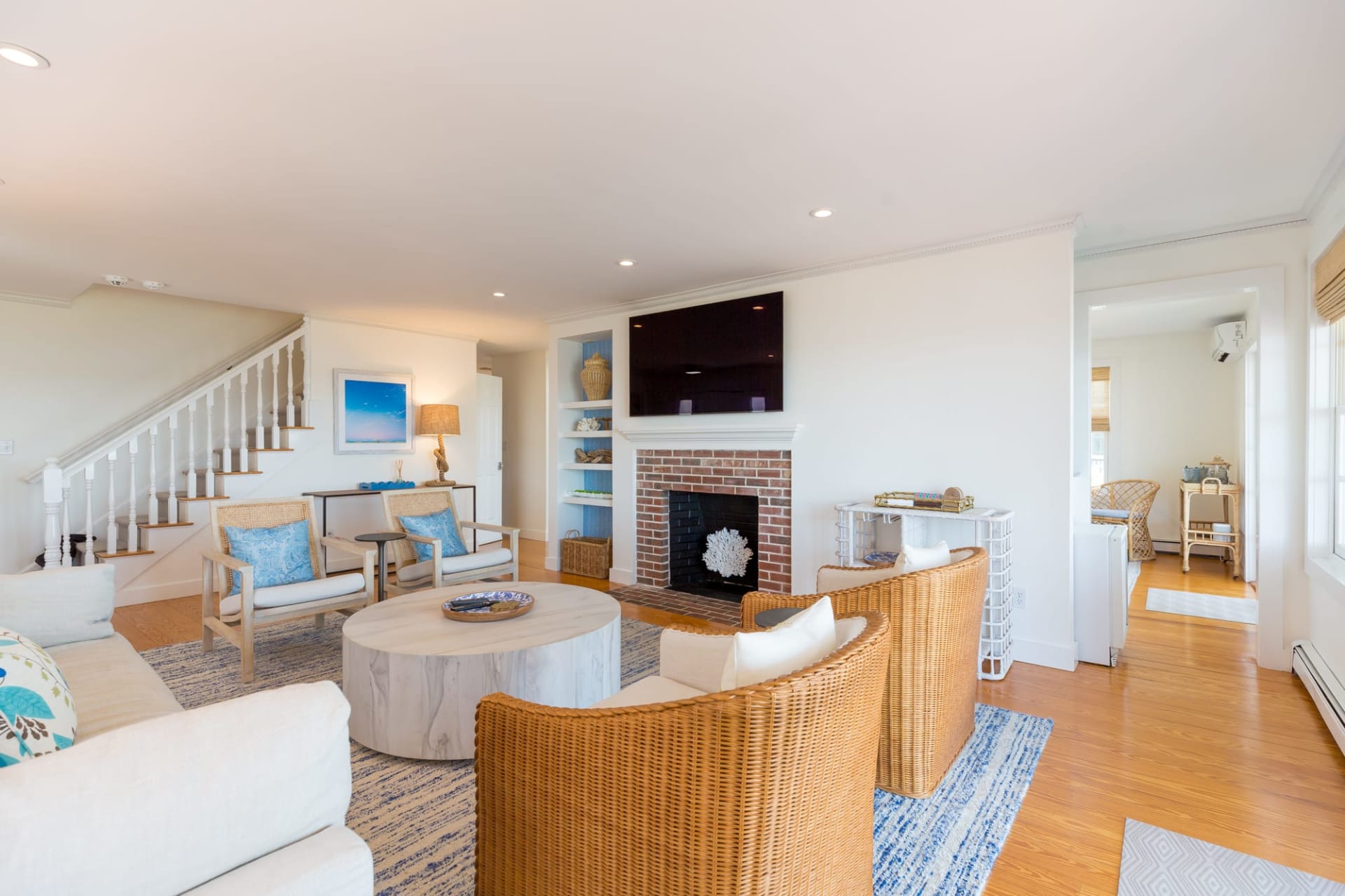 Edgartown Village Waterfront West Tisbury, MA 02568 The MV Team