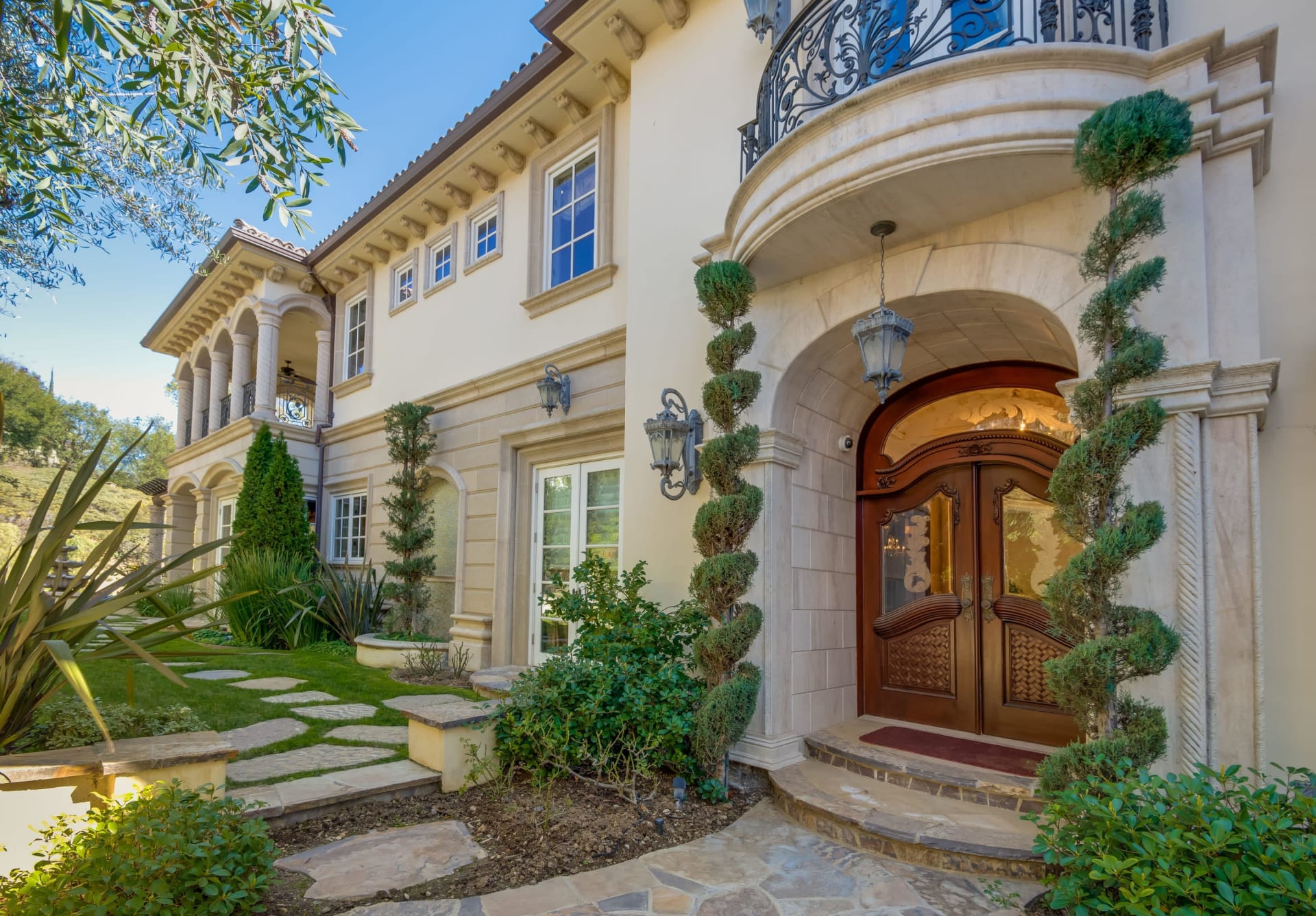 Elegant Tuscan Villa 2680 Bowmont Drive Beverly Hills Jade Mills Estates