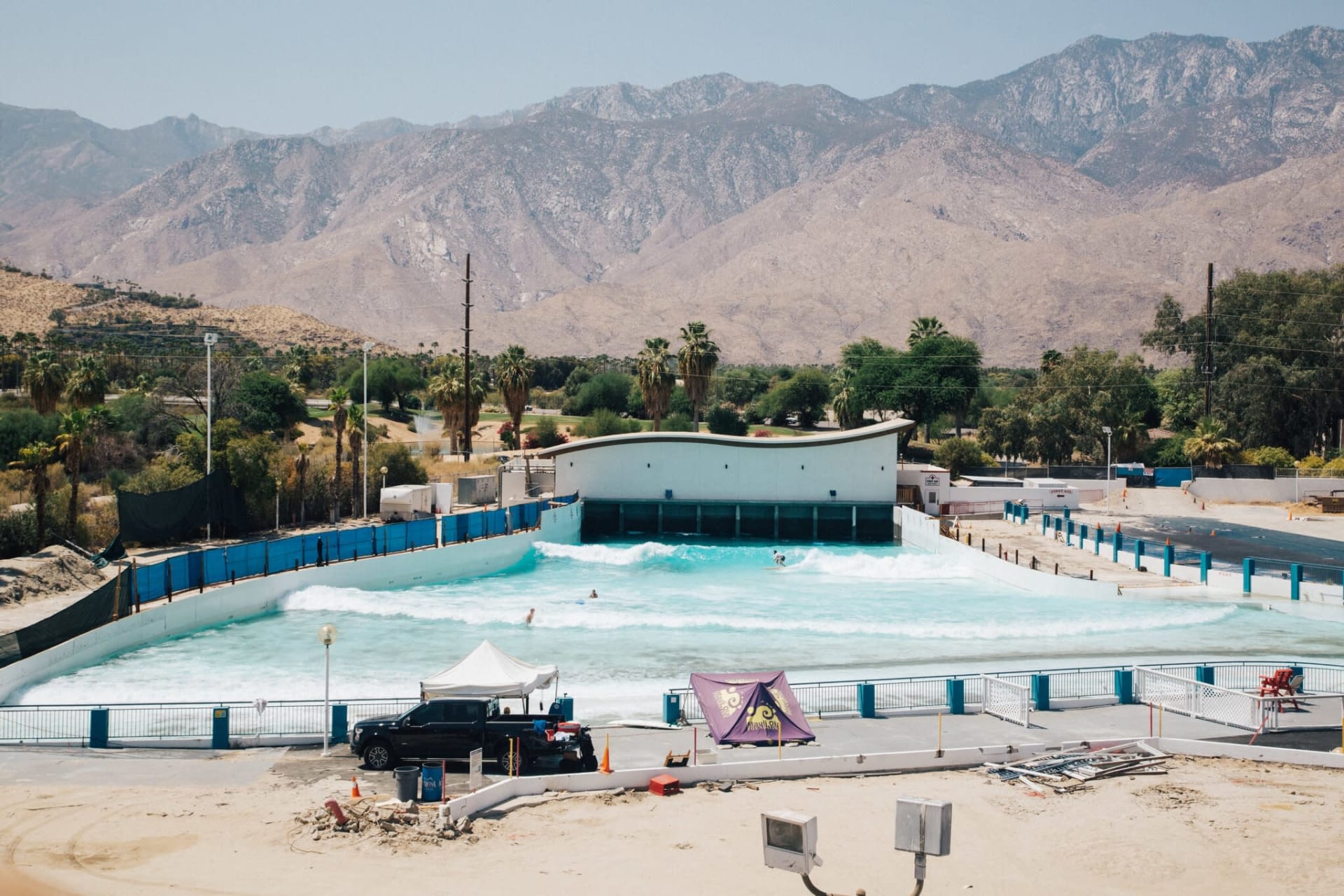 Palm Springs Surf Club Opens in California