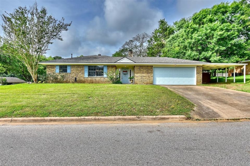 1304 Gun And Rod Rd