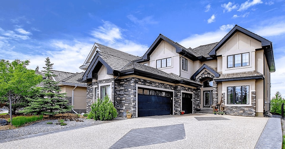What to Consider When Buying a Luxury Home Toronto Real Estate