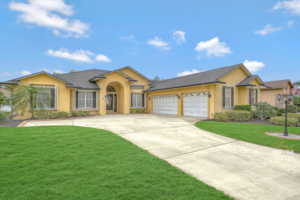 721 Citrus Wood Lane Valrico, FL 33594 Brenda Wade Team