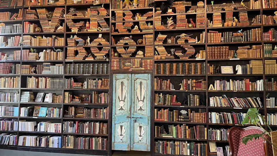 5 bestselling used books stores