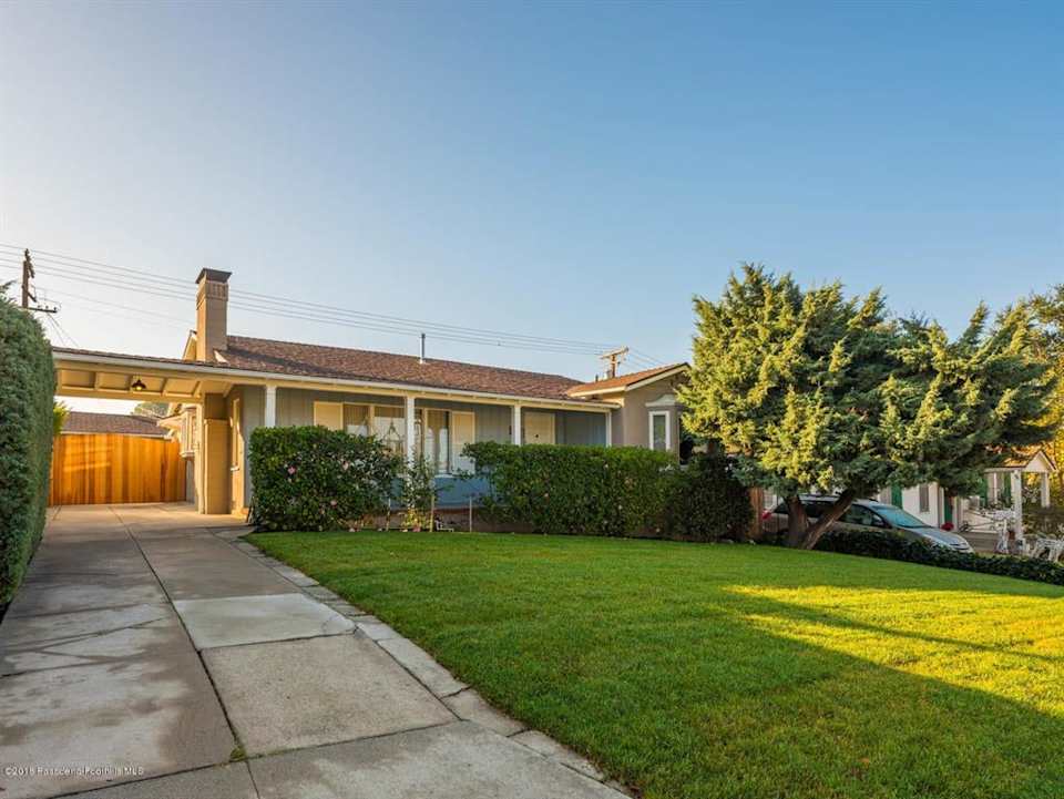 1521 HILLSIDE DR intelligence overview