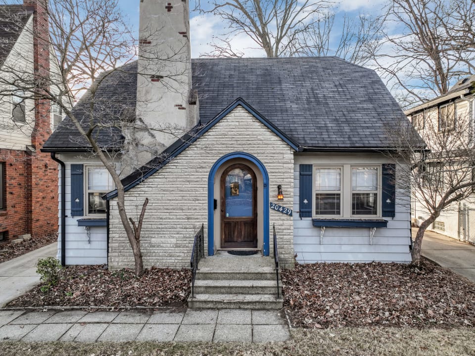 Detroit House Hunting: Attractive Green Acres bungalow