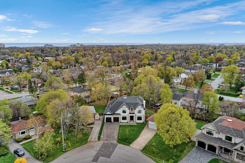 2096 Seabrook Drive Oakville, ON L6L 2T9 Goodale Miller Team