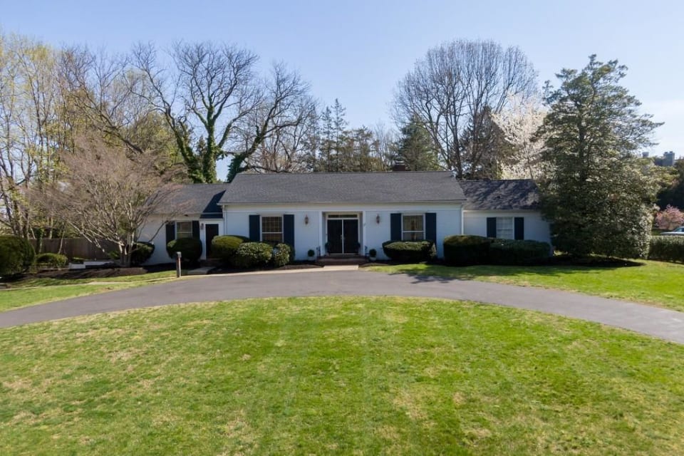 Lovely Rumson Ranch on 1 acre of property Kelly Zaccaro Rumson NJ
