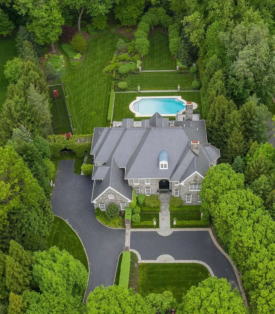 976 Idlewild Rd Black Label™ Luxury Real Estate Team