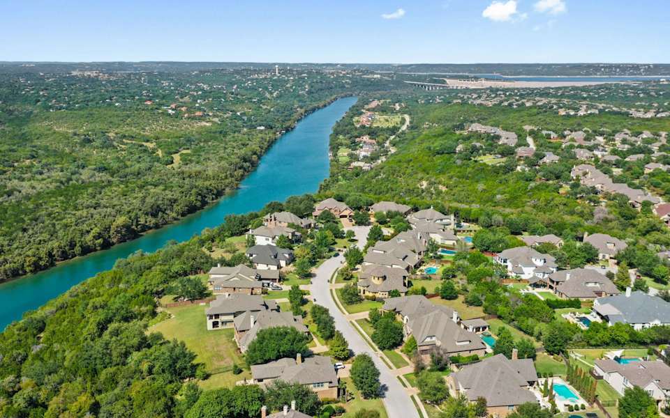 Sky Lake Neighborhood Guide