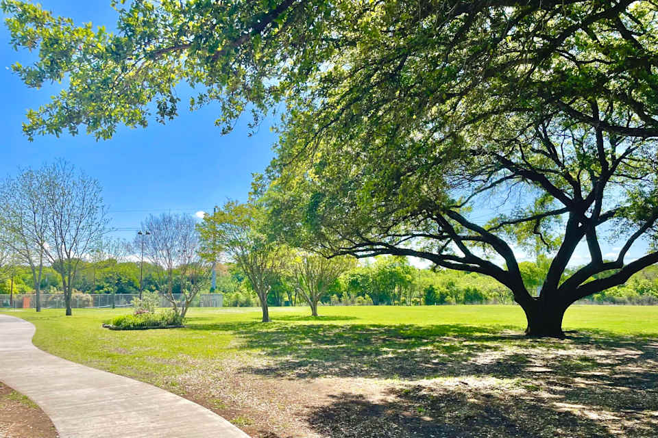 Casa Linda & Lake Park Estates Neighborhood Guide