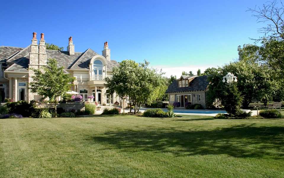 Mulholland Neighborhood Guide