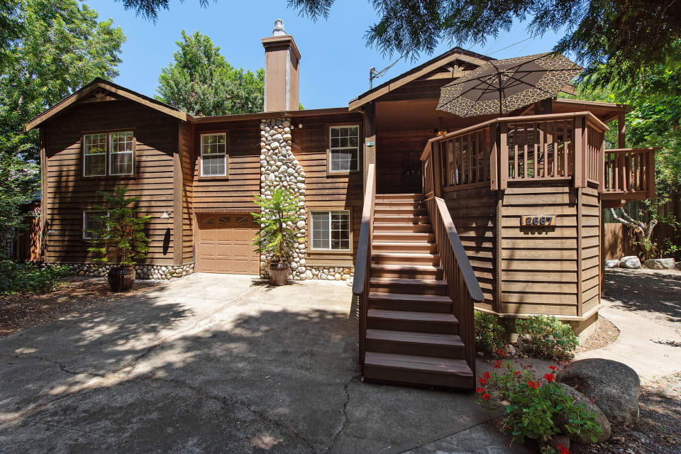 2687 N Fitch Mountain Rd