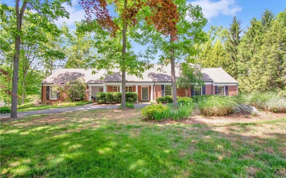 13 Maplecrest Dr The Local Realtors