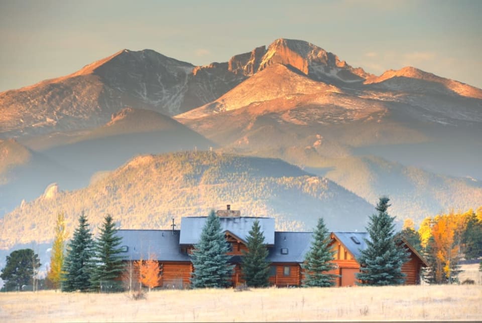 Estes Park Neighborhood Guide