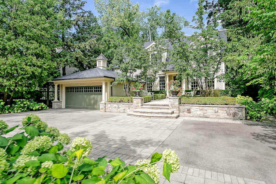 317 Chartwell Road Oakville, ON L6J 4A1 Goodale Miller Team