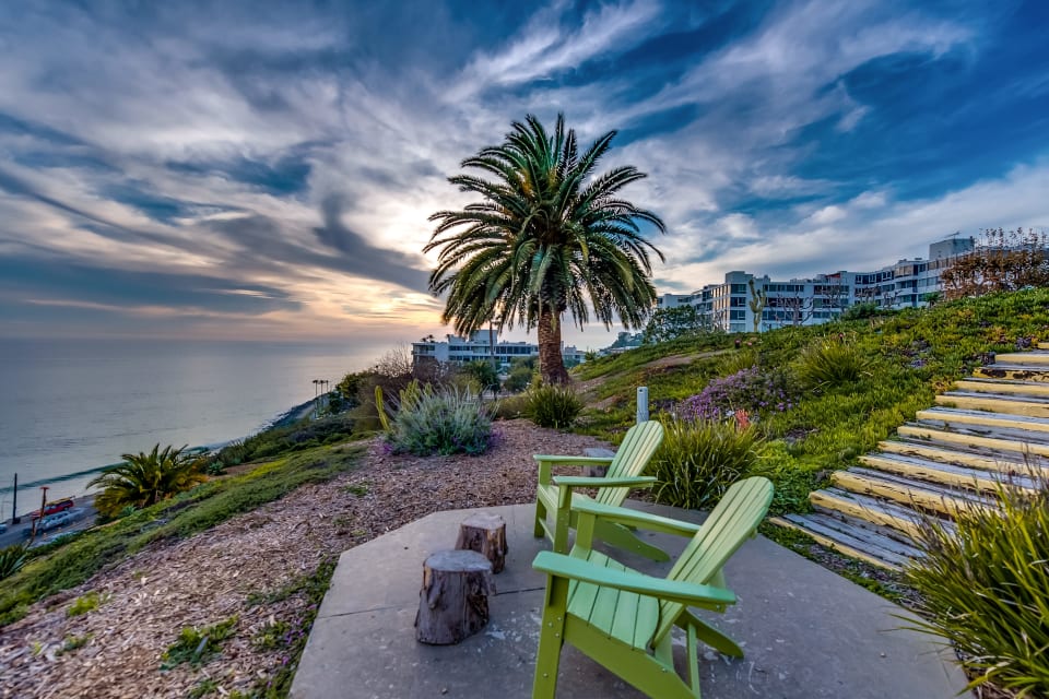 Exquisite 2 Bed 2 Bath Condo in Edgewater Towers Pacific Palisades