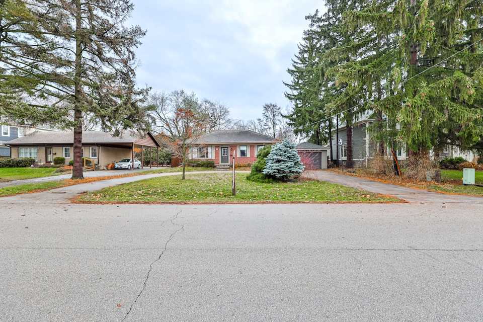 1036 Melvin Ave, Oakville